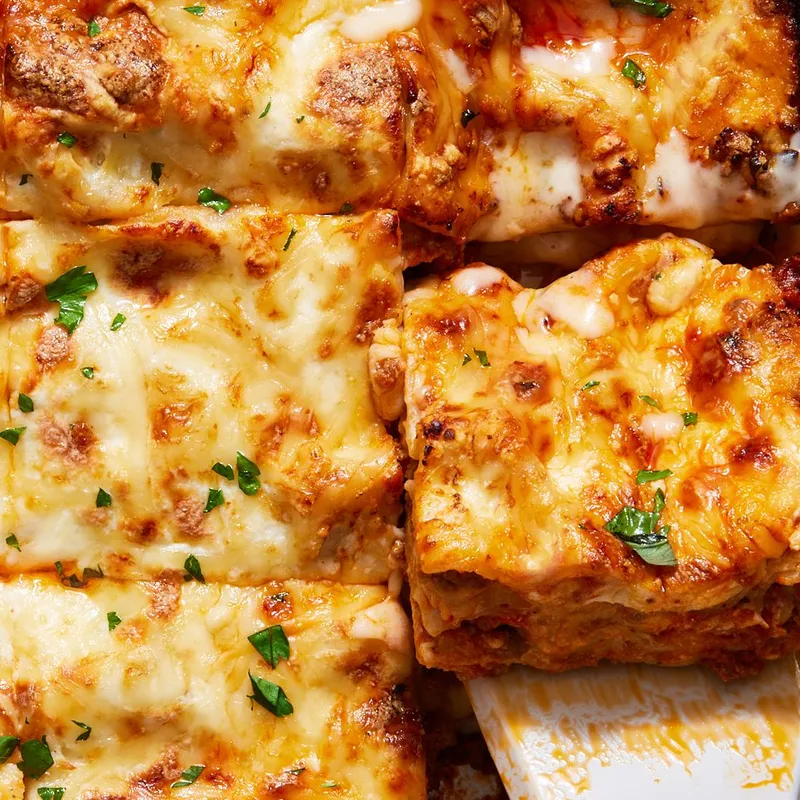 Lasagna (Classic meat sauce and spinach lasagna)